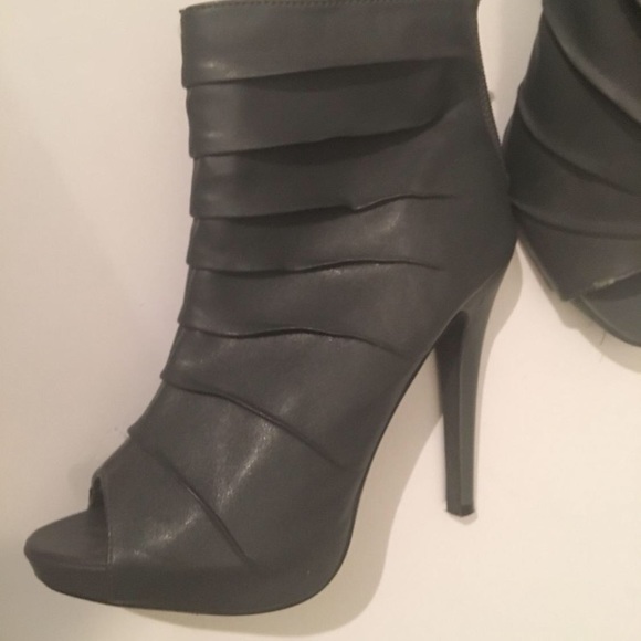 🌸SALE DELISCIOUS Grey Faux Leather Open-Toe - Picture 2 of 4